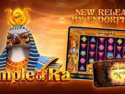 Meja Casino Hold'em langsung di platform kayutogel menampilkan kartu hole dan kartu komunitas pada layar ponsel